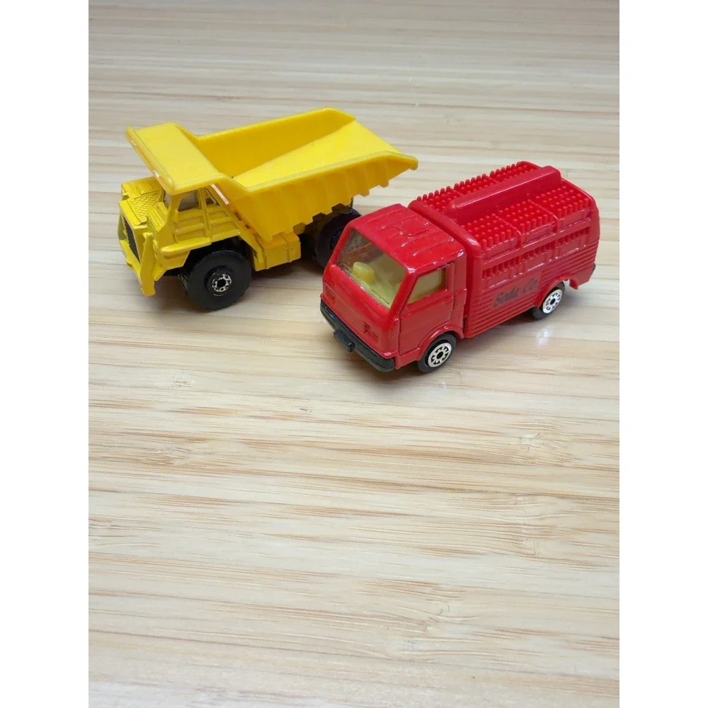 Vintage Maisto Truck Lot Soda Co Delivery Yellow Dump Truck